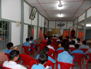SGVEP- B Type Youth attending the class at Study Circle-  Sw. Vaikunthanan da taking the class (5