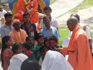 Vivekananda Ratha Yatra in Tamil Nadu (Periyanaickenpalayam CBE DT 13.05.2013)