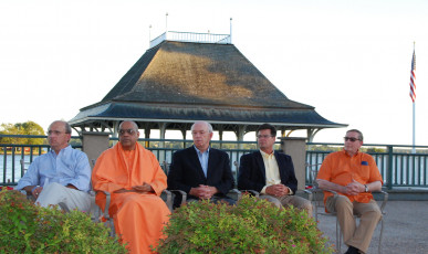 6. Participants (l to r) - Bob Sharlow, Swami Yuktatmananda, Reverend Brown, Barry Zelikovsky