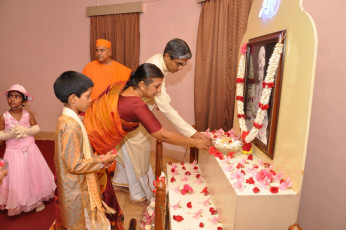 4_ChiefGuest_Offering_Flowers_in_Swamiji_Meditation_Room