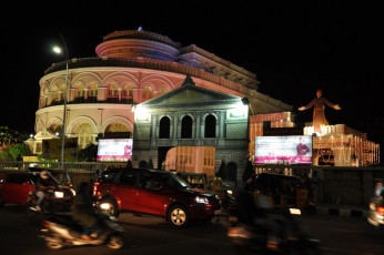 999_Night_View_Of_Vivekananda_House